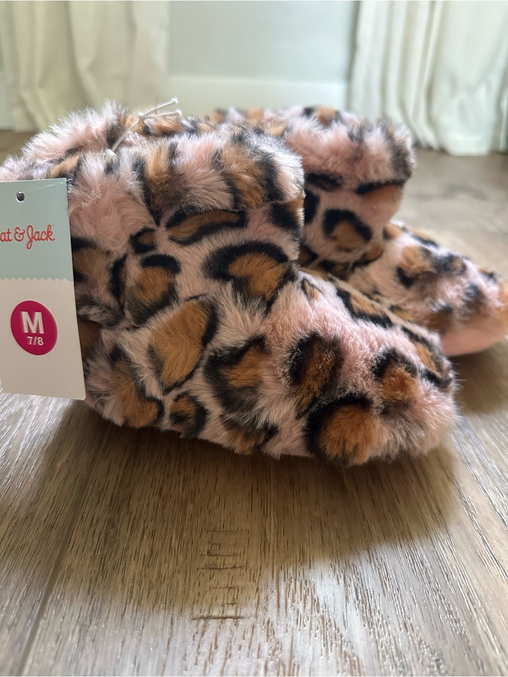 NWT!! Cat & Jack Leopard Print Kids Slippers, Pink Dallas Style, Non-Slip, M 7/8